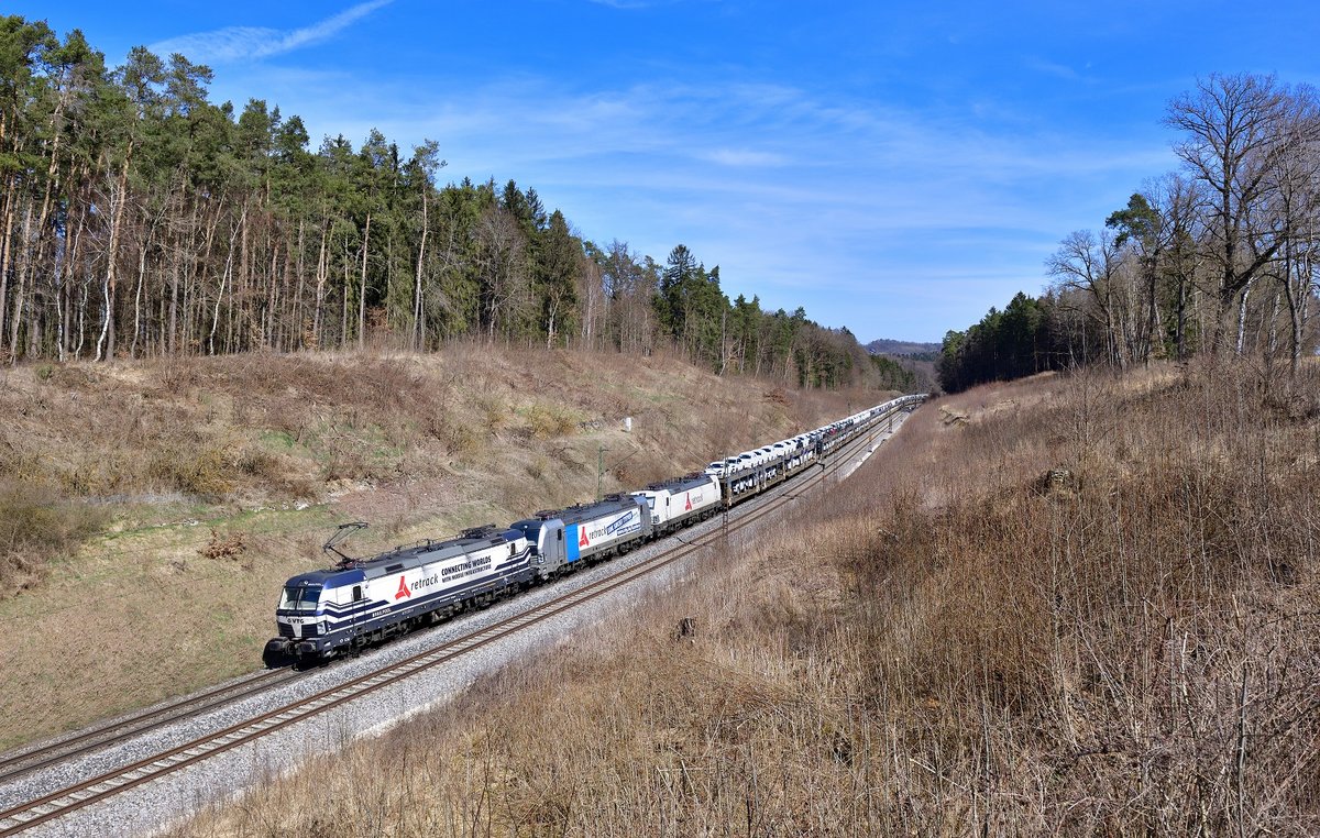 193 811 + 193 992 + 193 815 mit einem Autozug am 30.03.2021 bei Sinngrün.