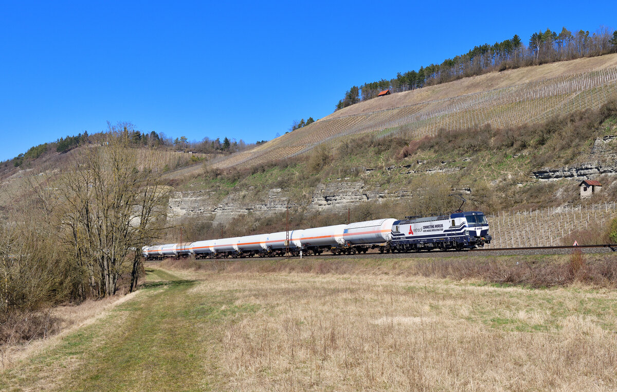 193 811 mit einem Gaskesselzug am 09.03.2022 bei Himmelstadt.