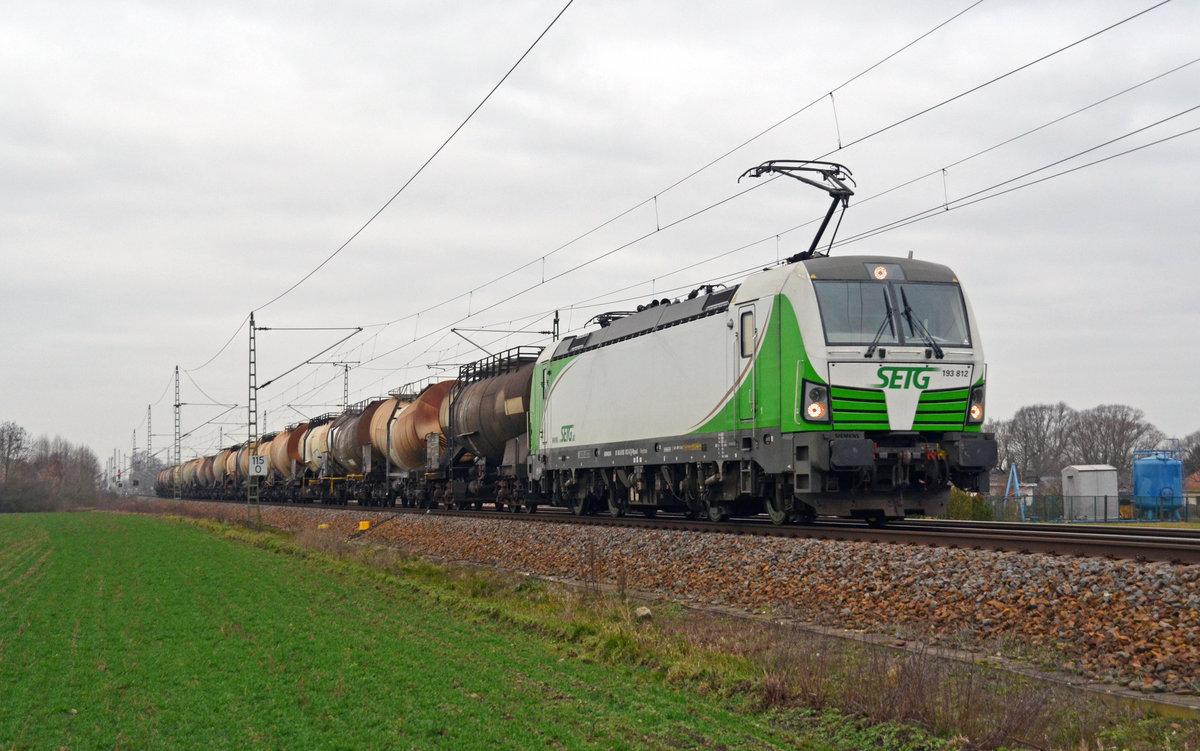 193 812 der SETG führte am 06.02.20 den Knickkesselwagen-Zug von Jesenice nach Schwedt(O) durch Gräfenhainichen Richtung Wittenberg.