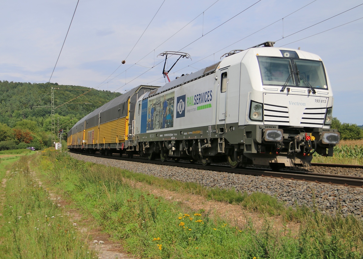 193 813 mit ARS-Autotransportwagen in Fahrtrichtung Süden. Aufgenommen am 27.08.2015 zwischen Mecklar und Ludwigsau-Friedlos.