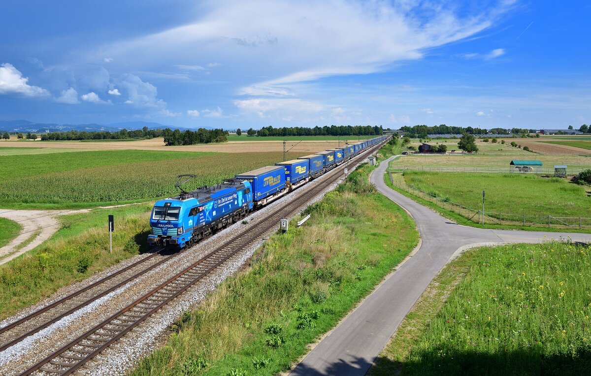 193 813 mit DGS 40656 am 18.08.2023 bei Stephansposching.