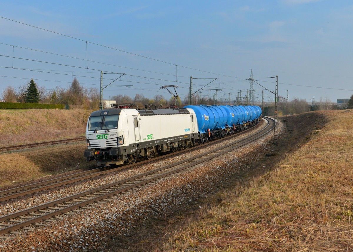 193 814 mit einem Kesselzug am 24.03.2015 bei Plattling. 