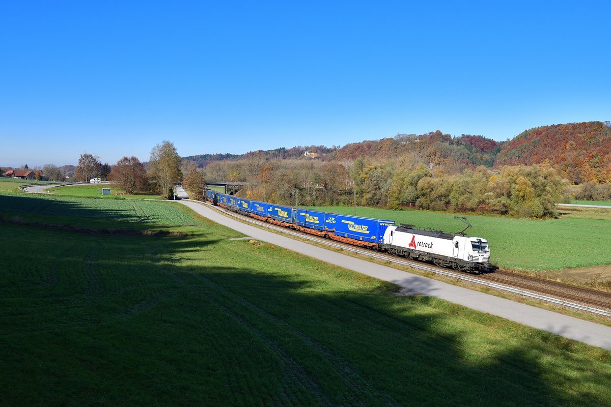 193 815 mit DGS 40657 am 07.11.2020 bei Vilshofen.