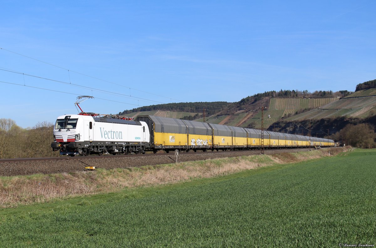 193 818 Siemens mit einem langen Altmannzug bei Himmelstadt auf dem Weg in den Süden am 07.04.2018