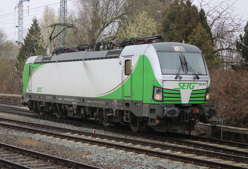 193 821-6 beim Rangieren am Vormittag des 26.03.2022 in Rostock-Bramow