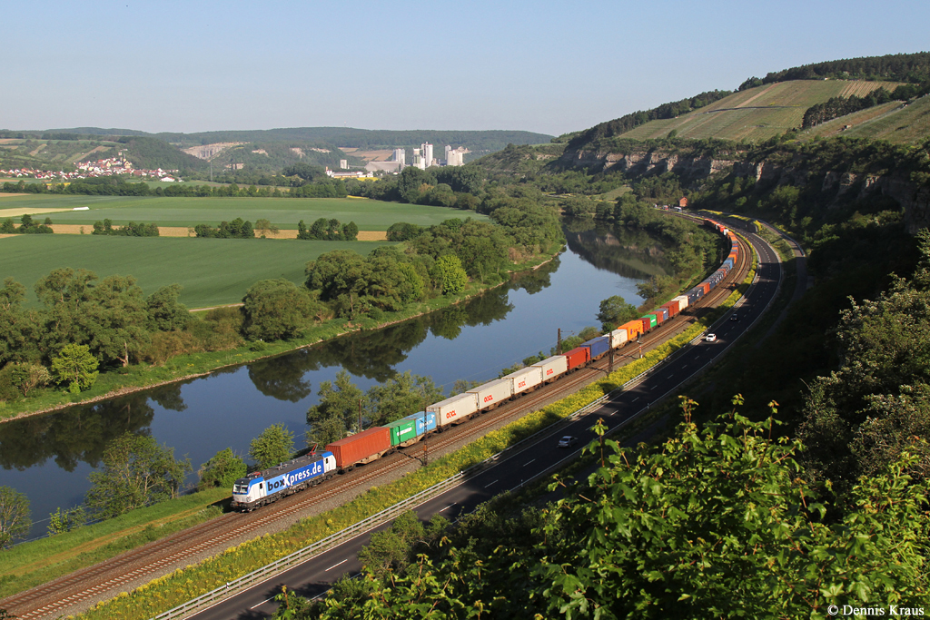 193 822 mit Containerzug am 13.05.2015 bei Himmelstadt.