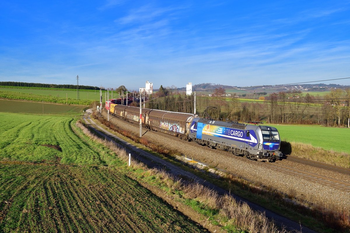 193 824 mit TEC 40679 am 11.12.2019 bei Haiding.