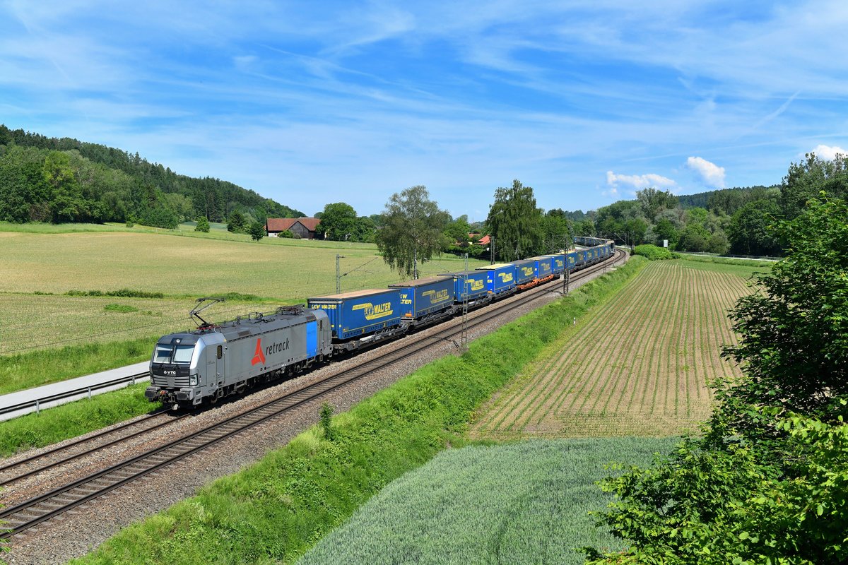 193 825 mit DGS 40657 am 02.06.2019 bei Einöd. 