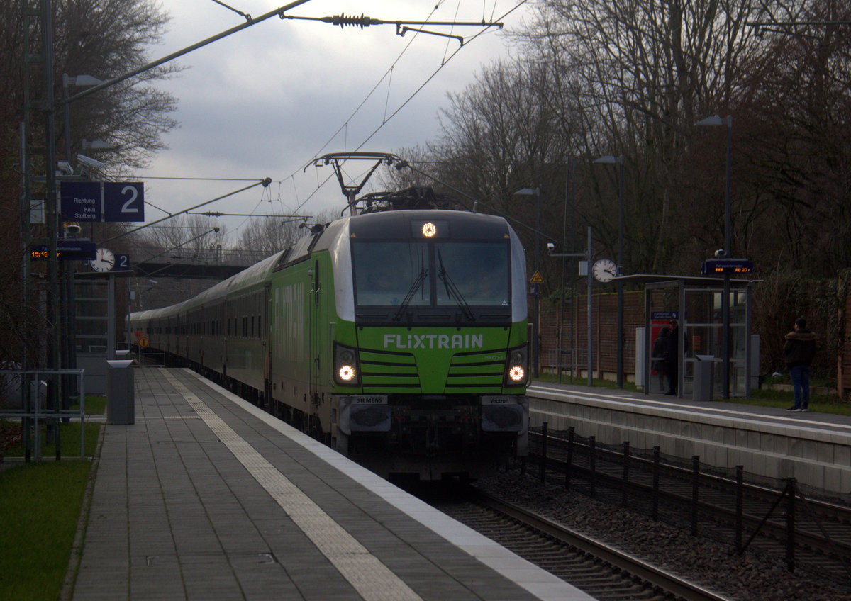 193 827-3 von Flixtrain kommt mit dem FLX30 von Aachen-Hbf nach Leipzig-Hbf und kommt aus Aachen-Hbf,Aachen-Rothe-Erde und rast durch Aachen-Eilendorf in Richtung Stolberg-Hbf(Rheinland)Eschweiler-Hbf,Langerwehe,Düren,Merzenich,Buir,Horrem,Kerpen-Köln-Ehrenfeld.
Aufgenommen vom Bahnsteig 2 in Aachen-Eilendorf. 
Am Nachmittag vom 4.1.2020.