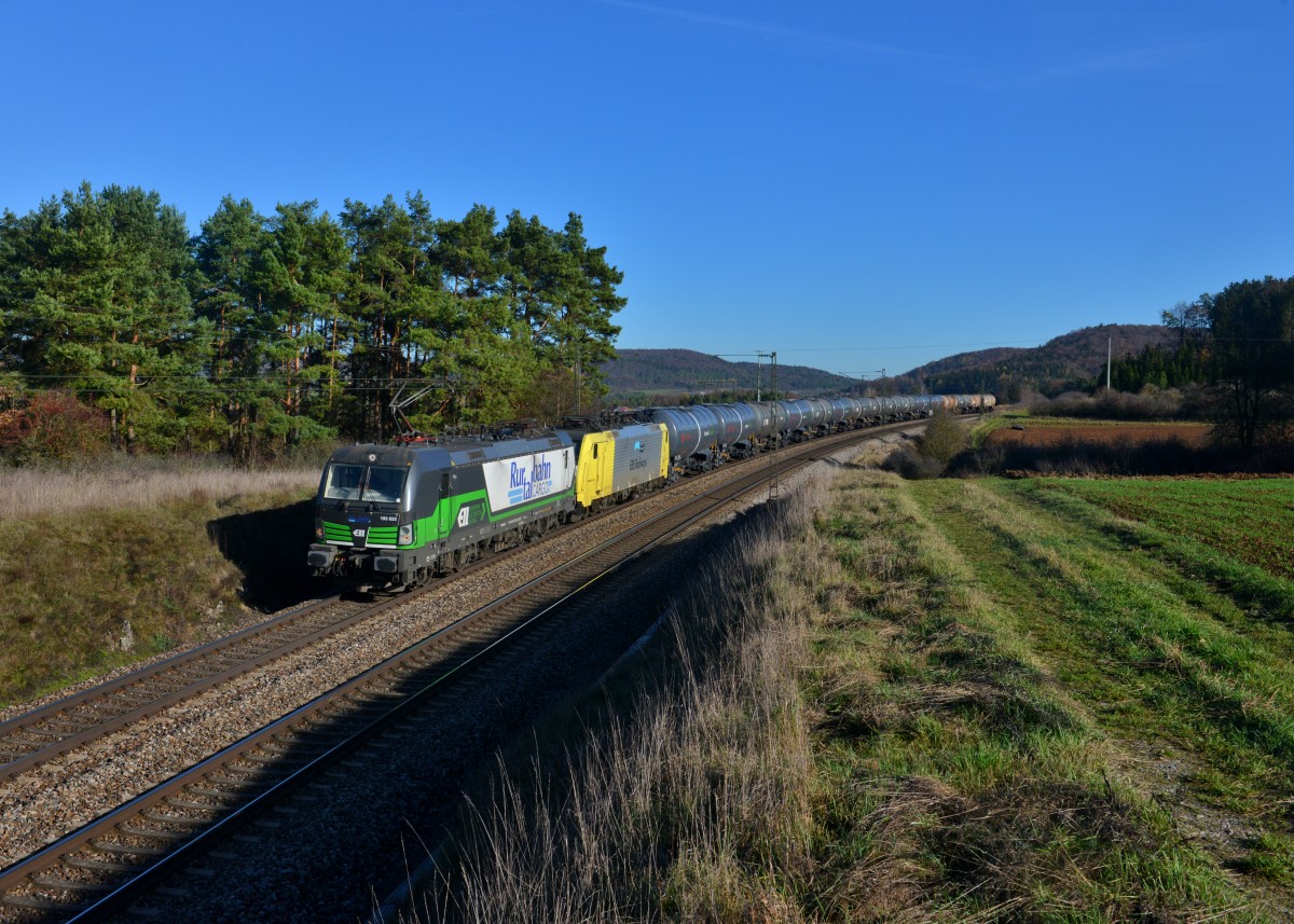 193 832 + 189 202 mit einen Kesselzug am 16.11.2015 bei Kerschhofen. 