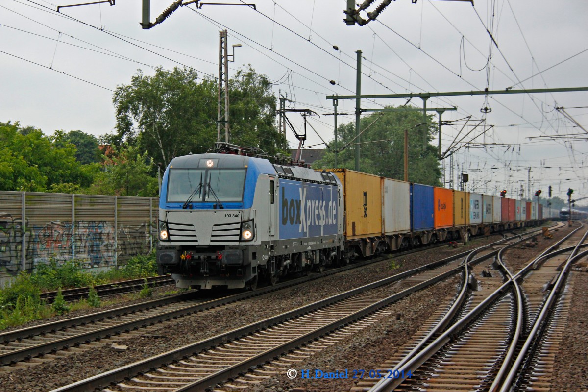 193 840 BoxXpress mit Containerzug in Hannover Linden Fischerhof, Mai 2014.