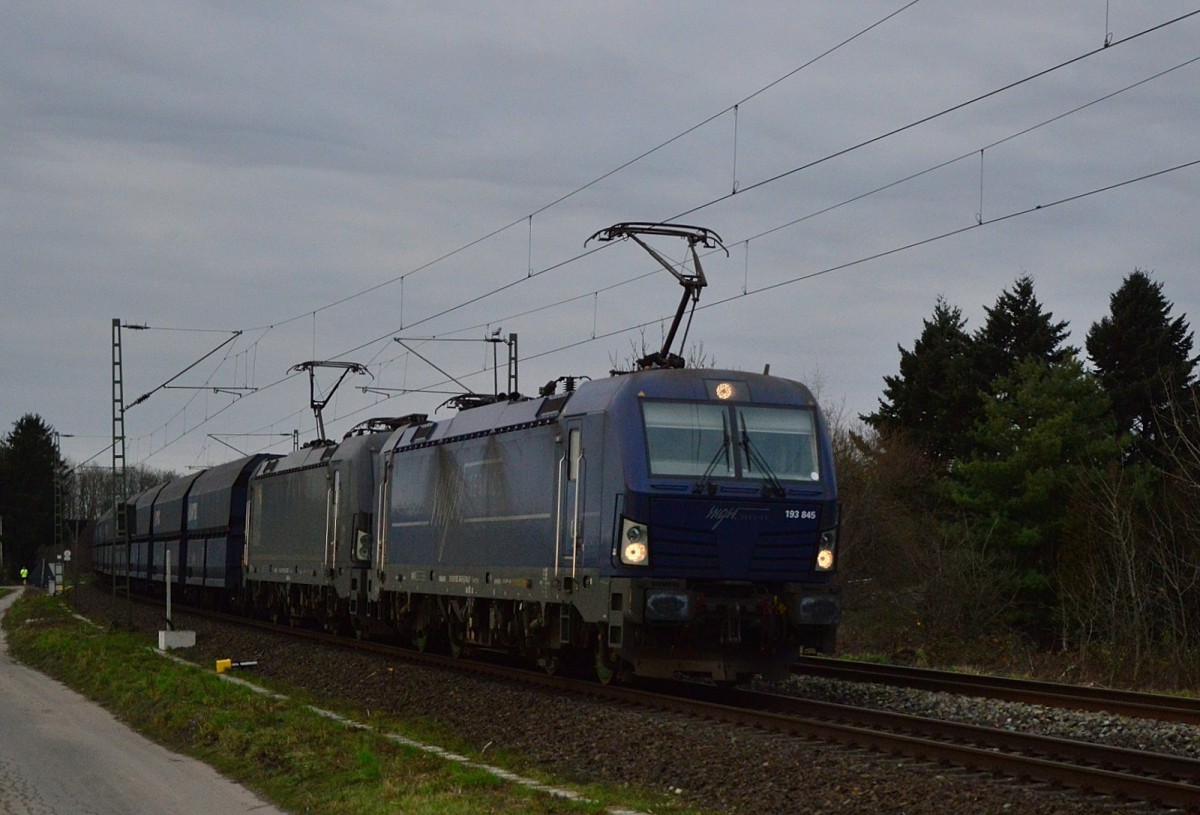 193 845 und 193 862 mit einem Kohlezug in Kaarst. 19.12.2015