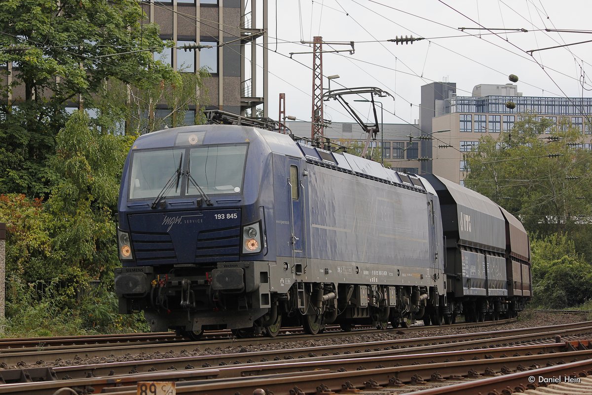 193 845 mgw mit einem Kohlezug in Düsseldorf Rath, am 17.09.2016.