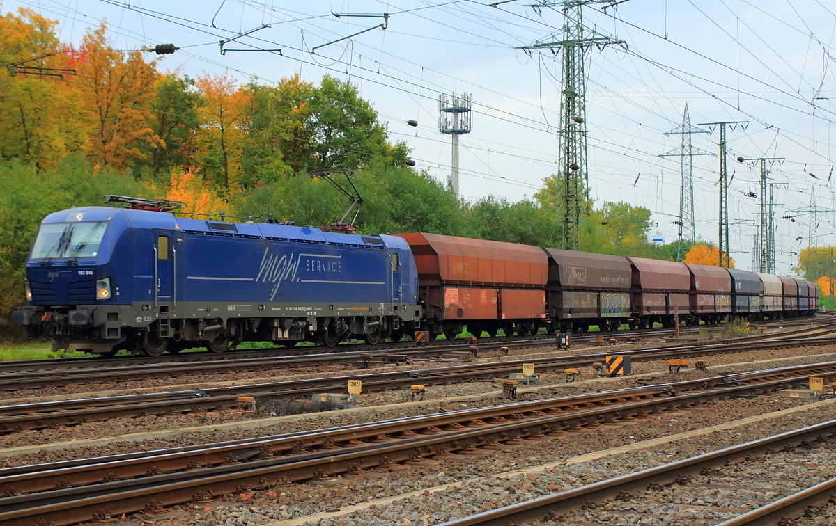 193 845 der Mgw Service durchfährt am 24.10.2015 Köln-Gremberg