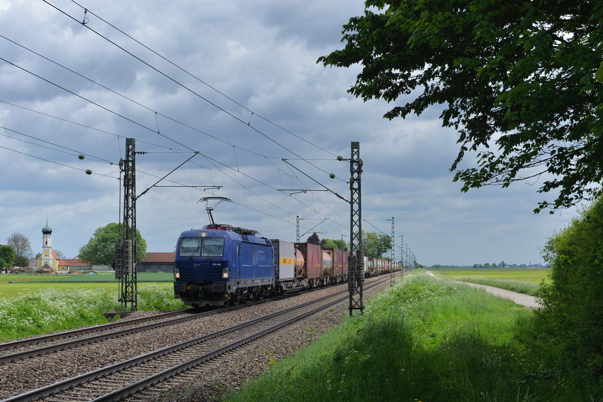 193 846 mit DGS 42952 am 20.05.2017 bei Amselfing. 