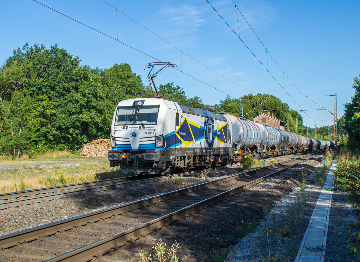 193 848-9 am 03.08.2022 mit einem Kesselzug bei Vollmerz.