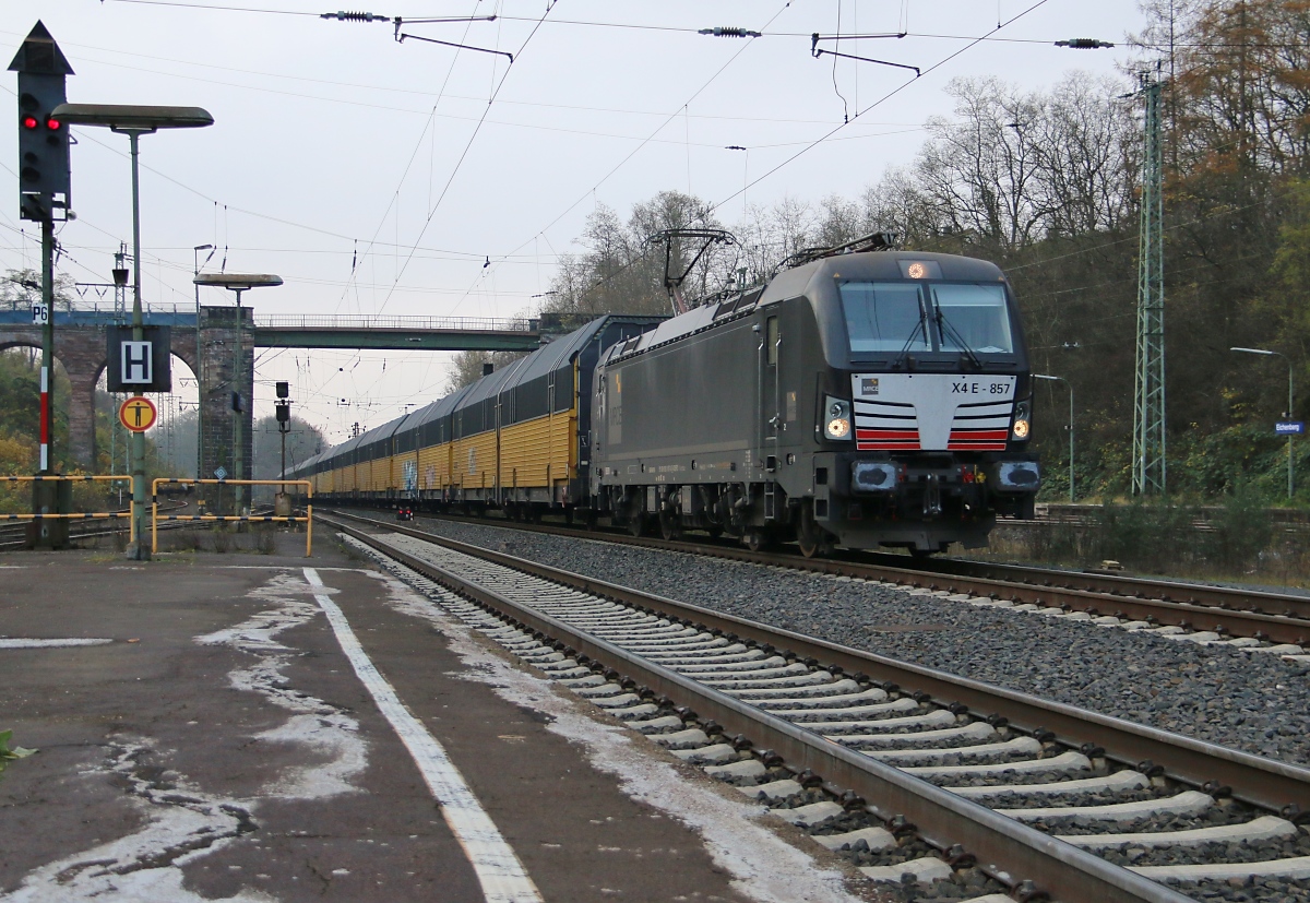 193 857 mit geschlossenen ARS-Autotransportwagen in Fahrtrichtung Norden. Aufgenommen am 15.11.2014 in Eichenberg.