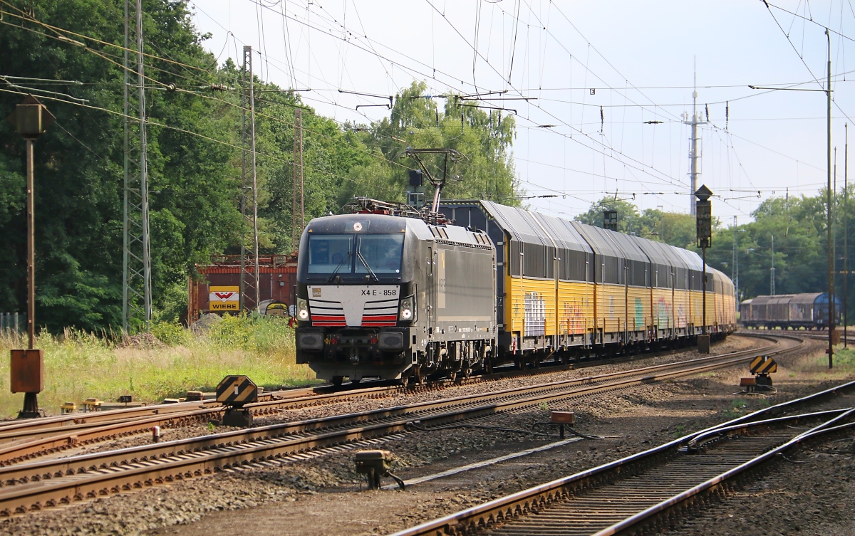 193 858 mit geschlossenen ARS-Autotransportwagen in Fahrtrichtung Verden(Aller). Aufgenommen in Eystrup am 22.07.2015.