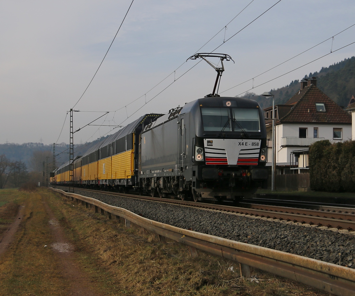 193 858 mit geschlossenen ARS-Autotransportwagen in Fahrtrichtung Norden. Aufgenommen in Ludwigsau-Friedlos am 07.03.2015.
