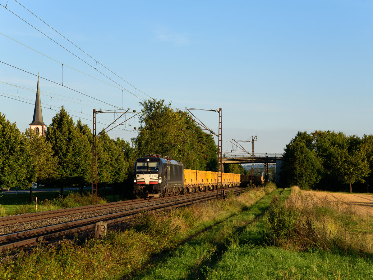 193 860(X4 E-860 mit Abraumzug von S21 Baustelle in Richtung Norden.Aufgenommen bei Thüngesheim am 13.8.2016.