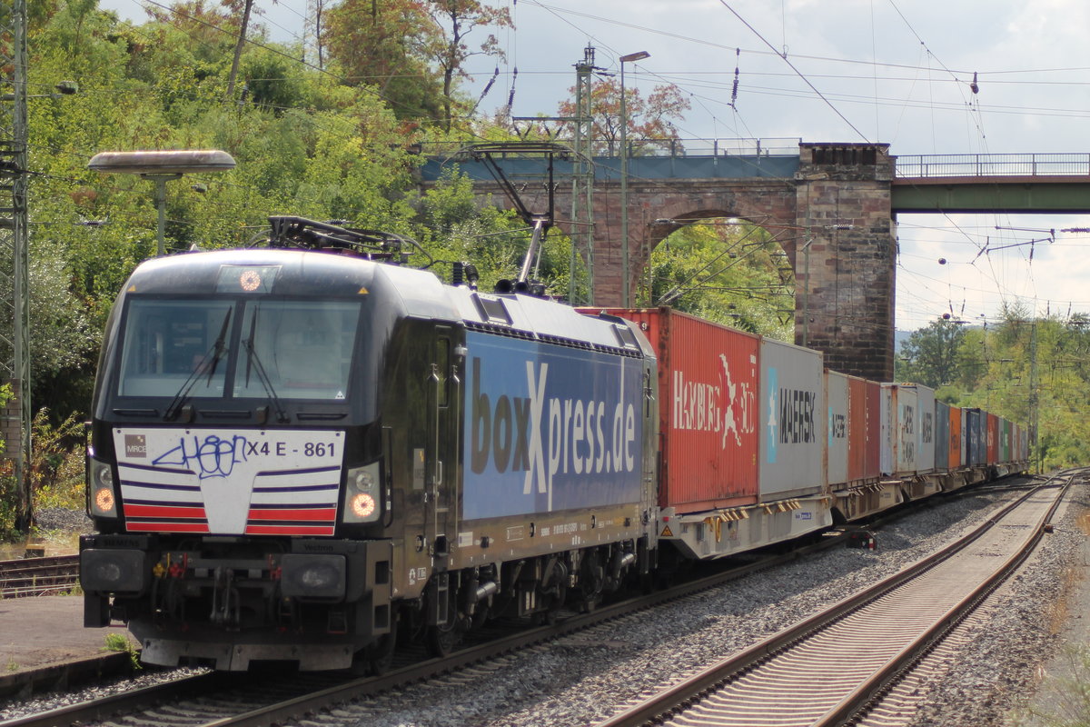 193 861 am 31.08.2018 mit einem Containerzug in Richtung Göttingen. Aufgenommen in Eichenberg.