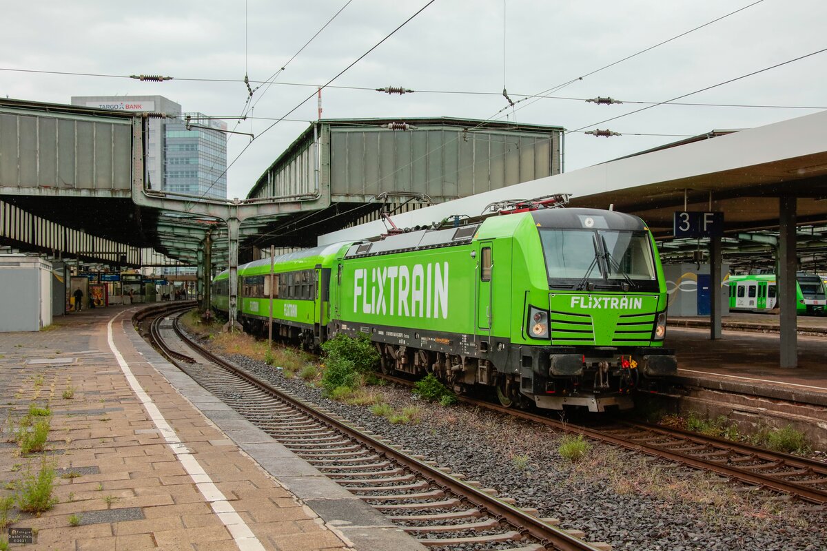 193 862 mit Flixtrain nach Köln in Duisburg Hbf, Mai 2021.