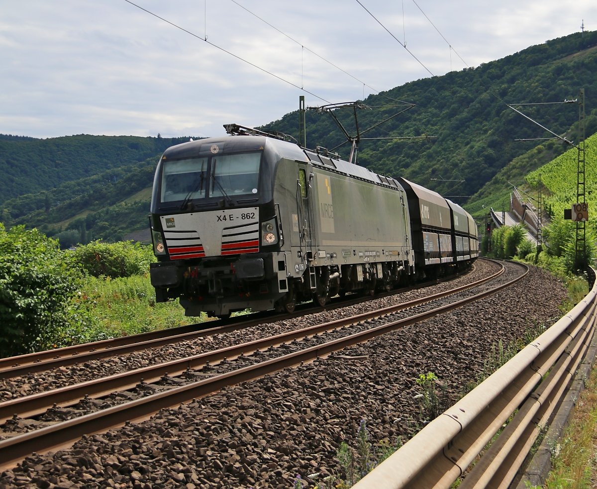 193 862 mit VTG-Falns-Ganzzug in Fahrtrichtung Koblenz. Aufgenommen am 15.07.2015 am Bopparder Hamm.