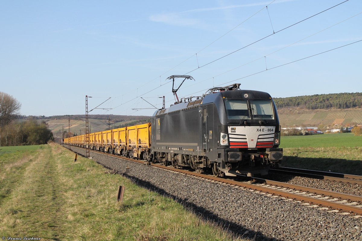 193 864 DB/MRCE mit einem Muldenzug für Bauschutt bei Retzbach-Zellingen am 28.03.2017