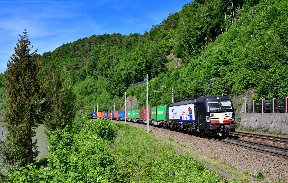 193 870 mit TEC 41141 am 19.05.2022 bei Ingling.