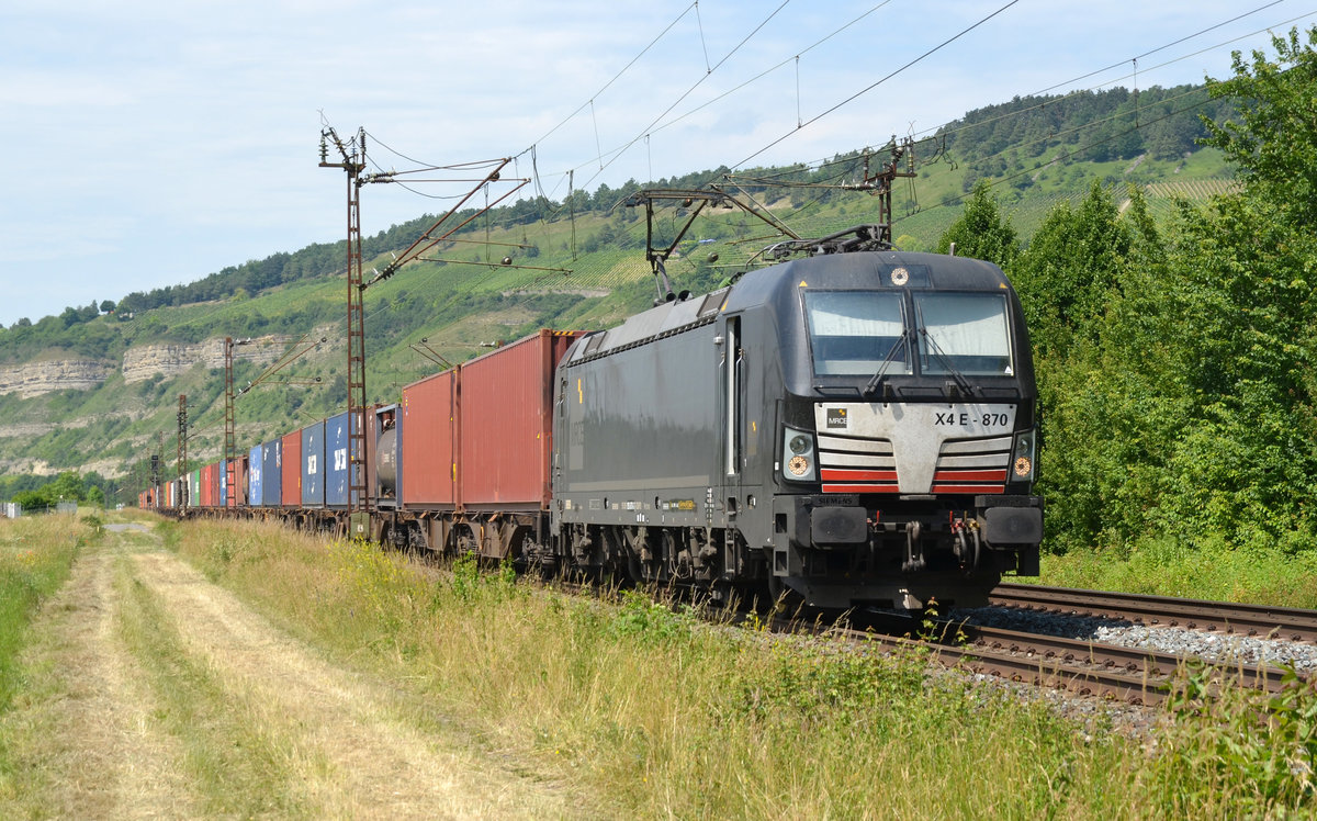 193 870, welche boxXpress angemietet hat, führte am 15.06.17 einen Containerzug durch Thüngersheim Richtung Würzburg.