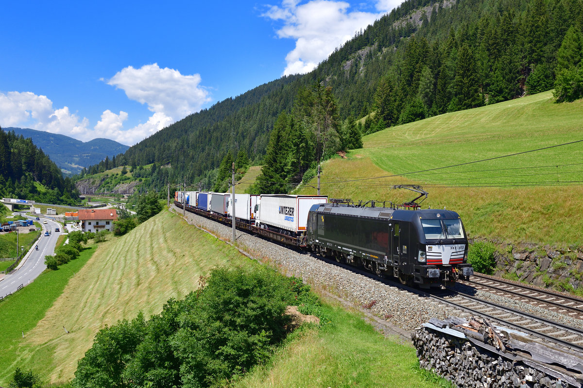 193 872 mit einer RoLa am 30.06.2018 bei Wolf am Brenner.