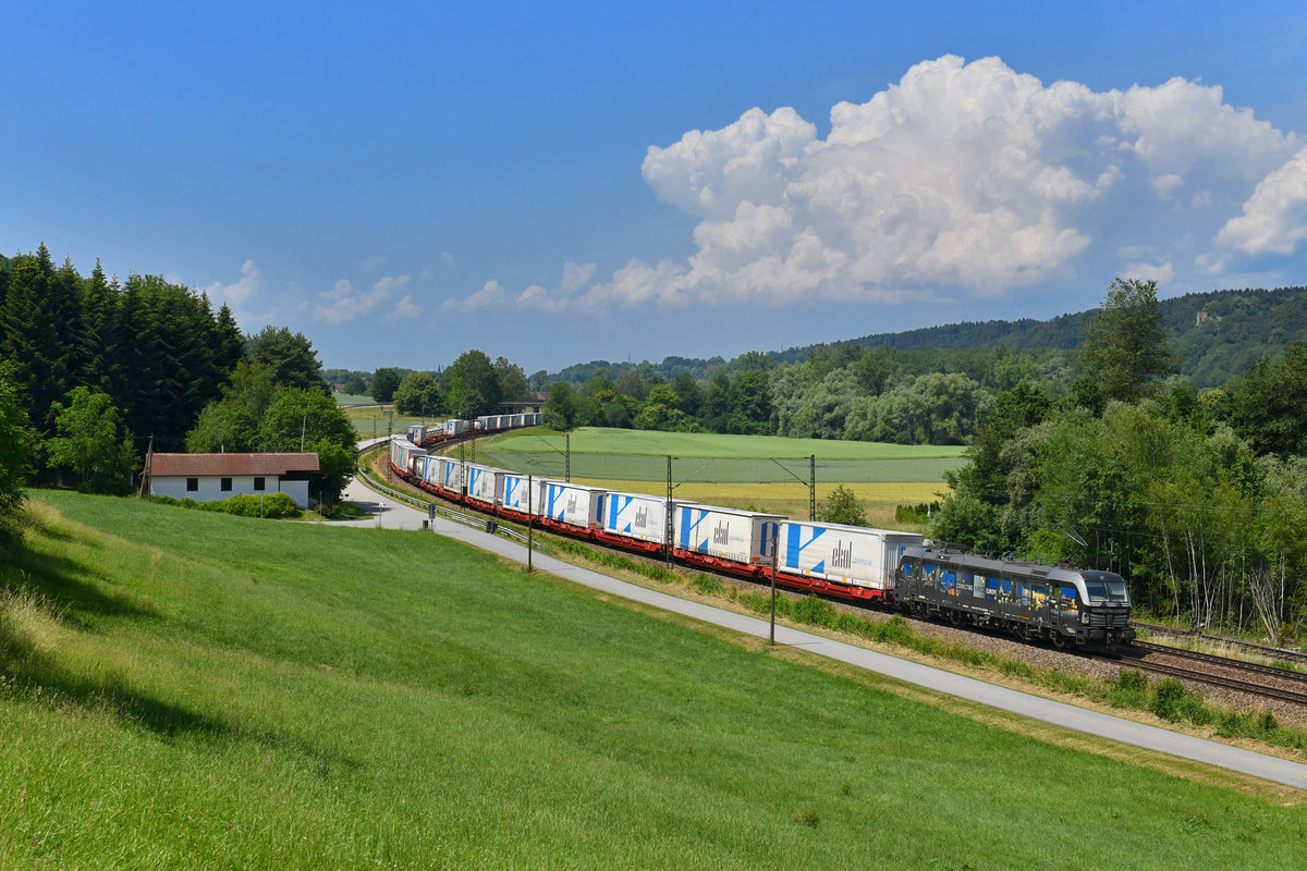193 875 mit DGS 41163 am 31.05.2018 bei Vilshofen. 