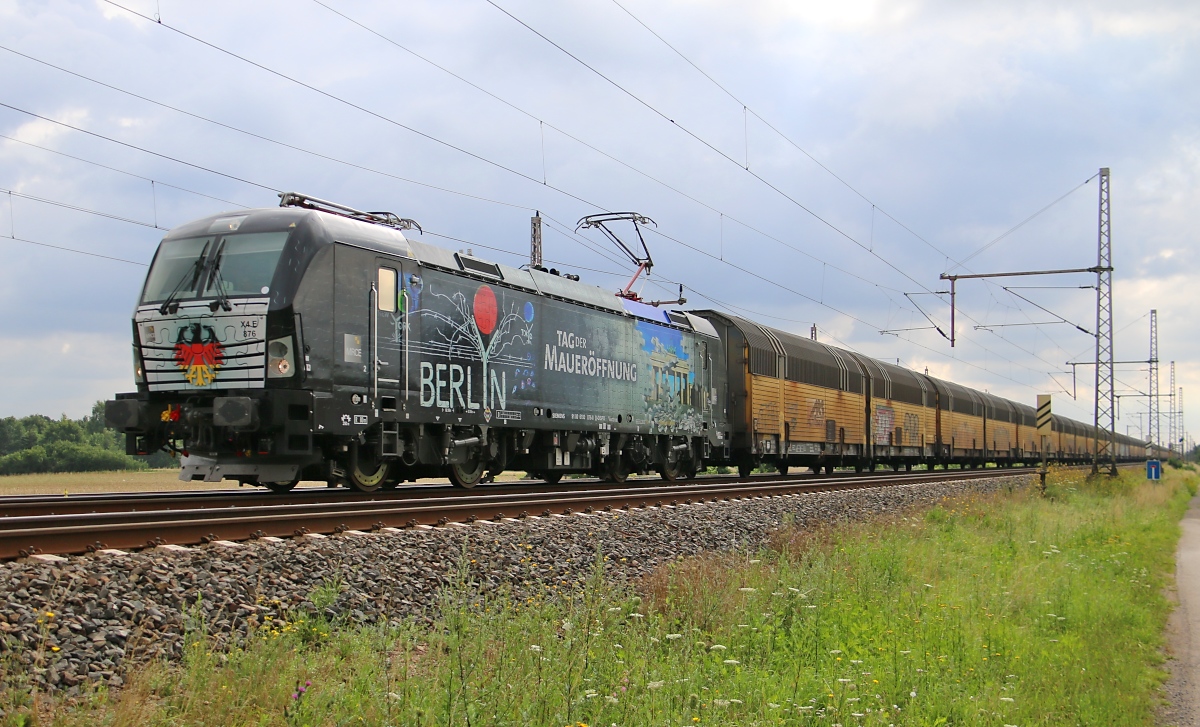 193 876 mit geschlossenen ARS-Autotransportwagen in Fahrtrichtung Wunstorf. Aufgenommen am 29.07.2015 in Dedensen-Gümmer.