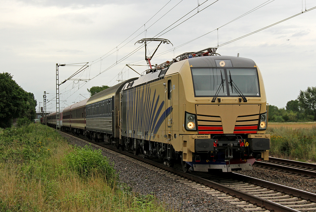 193 877 mit EE Autozug nach Livorno(I) bei Menden(Rhld) am 02.08.2017