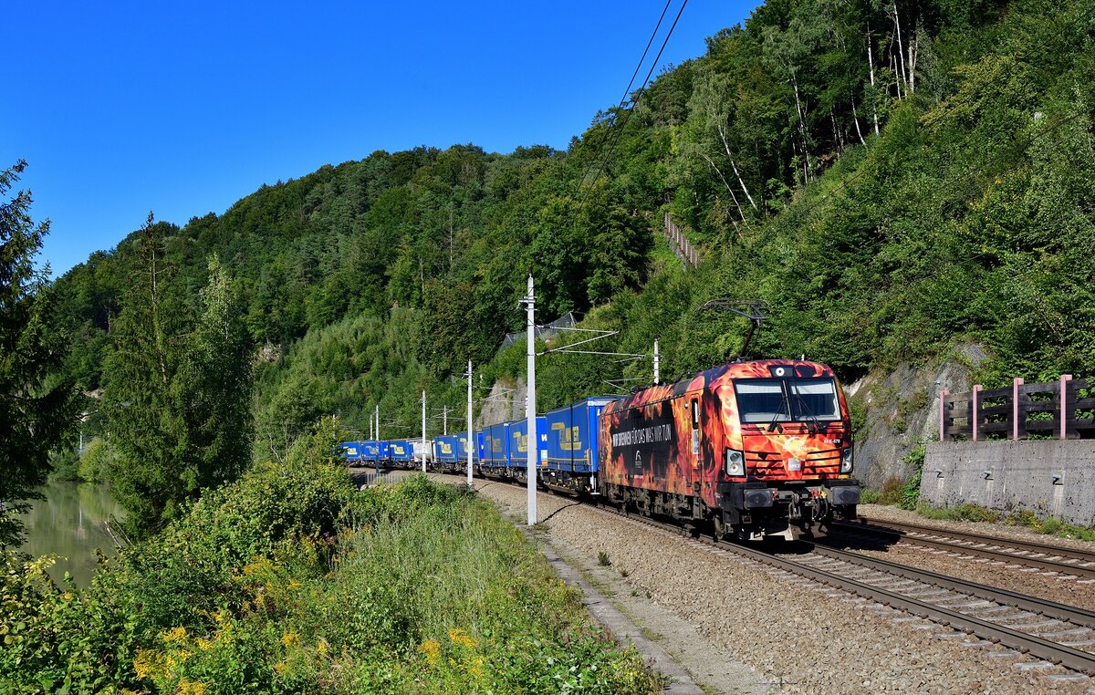 193 878 mit TEC 43945 am 03.09.2021 bei Ingling.