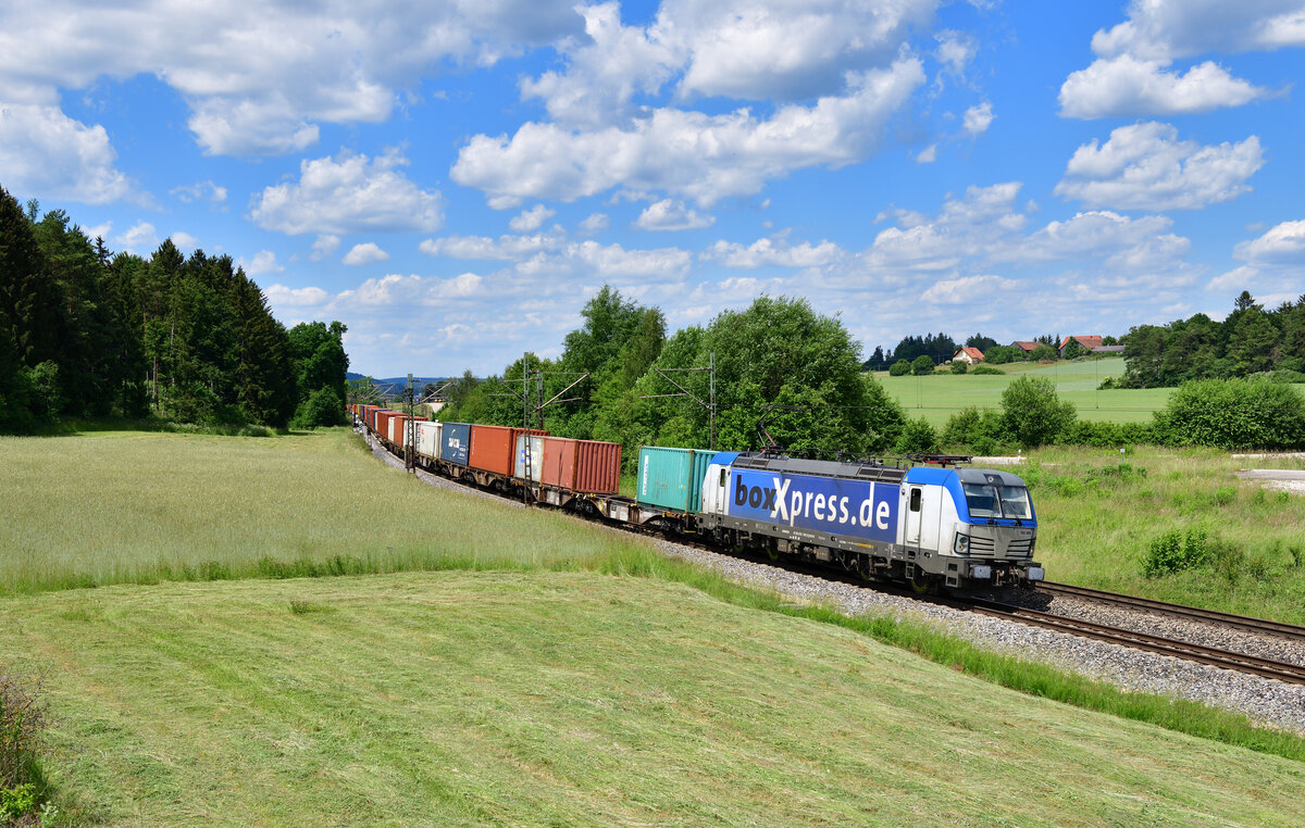 193 880 mit DGS 41141 am 12.06.2022 bei Sinngrün.