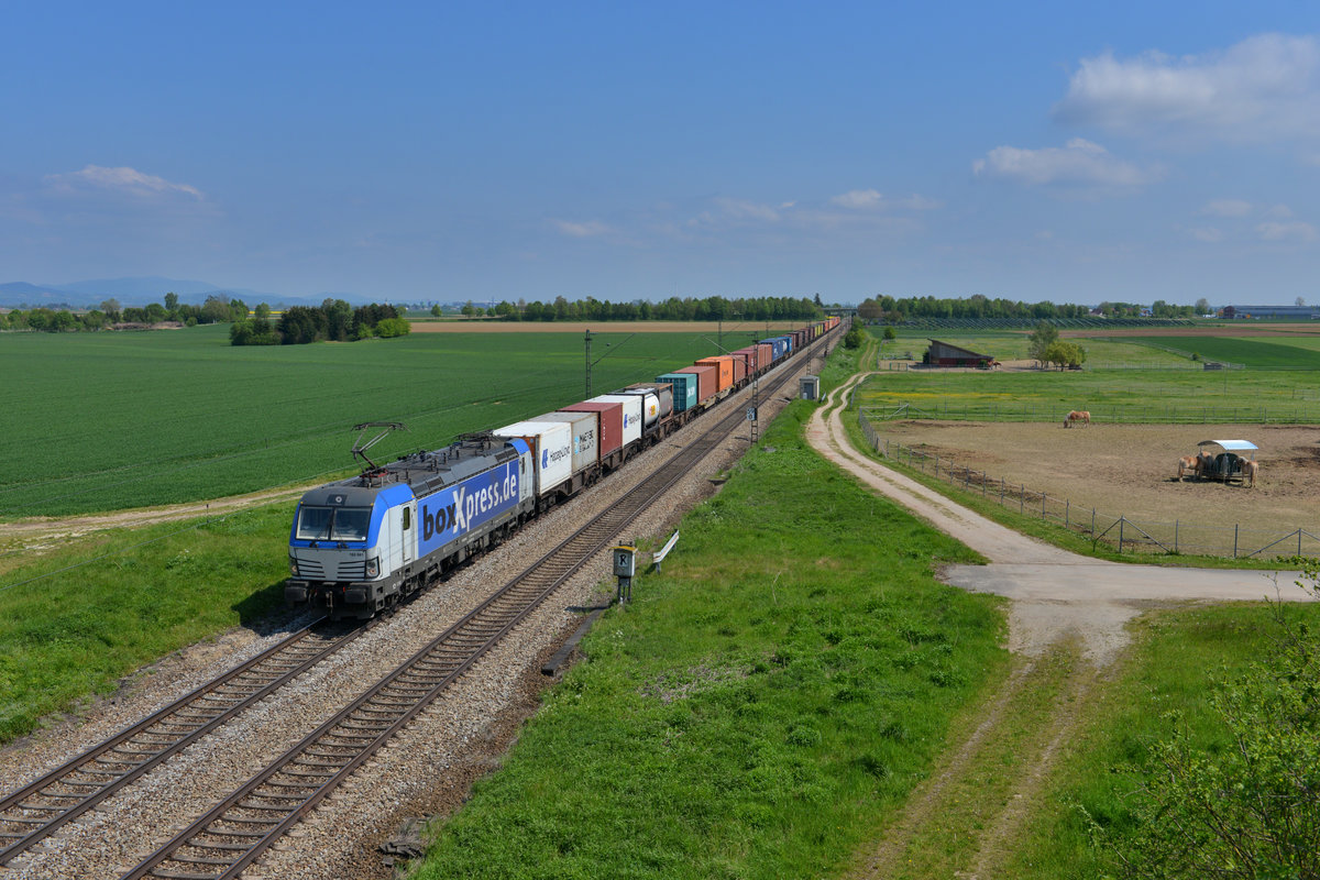 193 881 mit DGS 41138 am 05.05.2016 bei Stephansposching. 