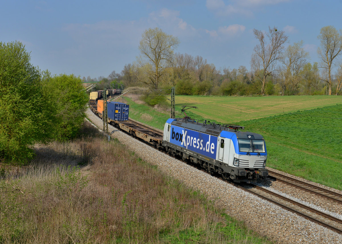 193 881 mit DGS 41139 am 10.04.2016 bei Langenisarhofen. 