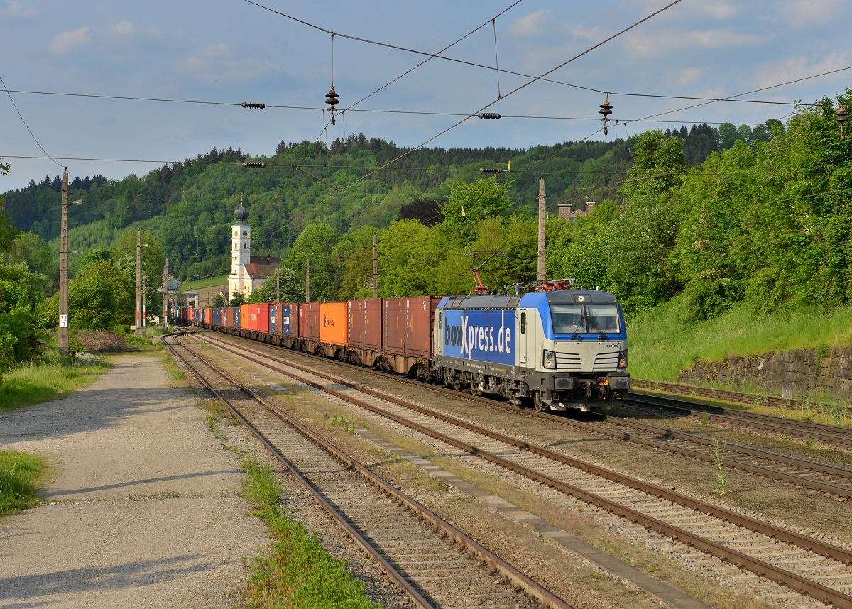 193 882 mit DGS 41139 am 16.05.2015 in Wernstein am Inn.