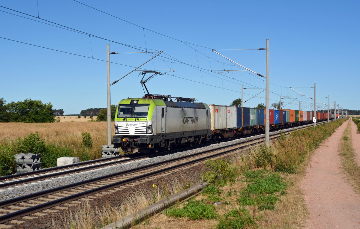 193 892 führte am 30.06.18 einen Containerzug durch Rodleben Richtung Roßlau.