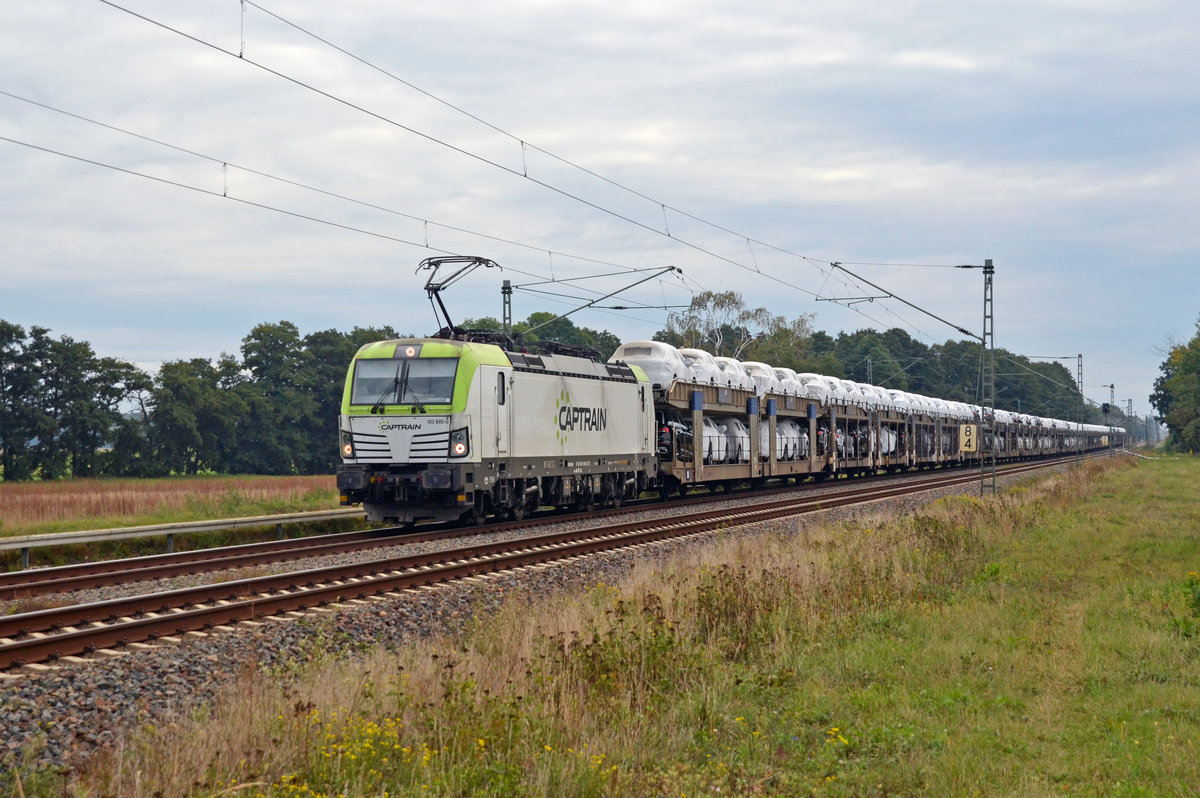 193 895 der Captrain führte am 29.09.20 einen vollen BLG-Zug durch Jütrichau Richtung Magdeburg.