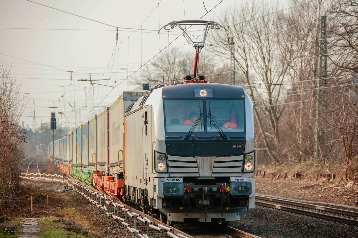 193 921  Northrail  mit KLV in Gelsenkirchen Buer Nord, Februar 2021.