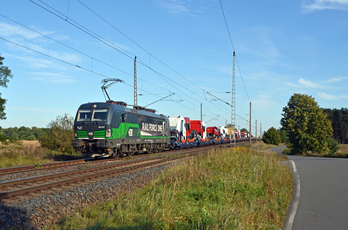 193 947 der RFO schleppte am 17.09.23 den aus Polen kommenden MAN-Zug durch Wittenberg-Labetz Richtung Dessau.