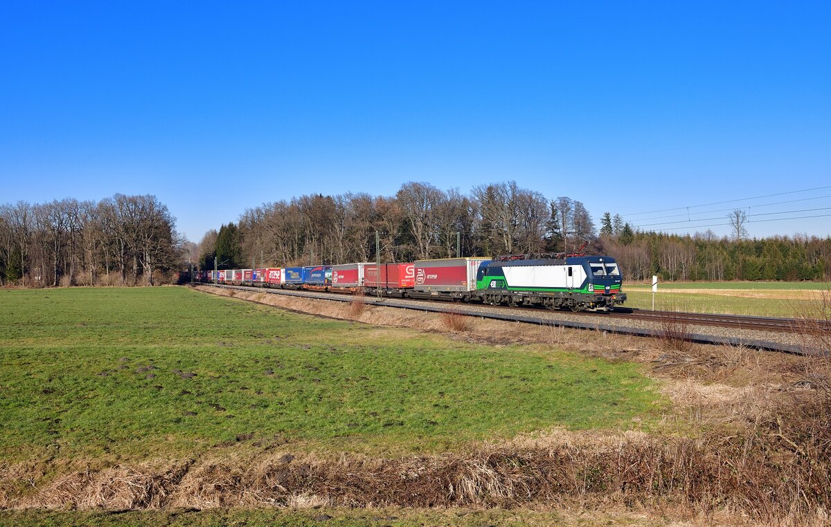 193 950 mit DGS 43153 am 14.02.2023 bei Brannenburg.