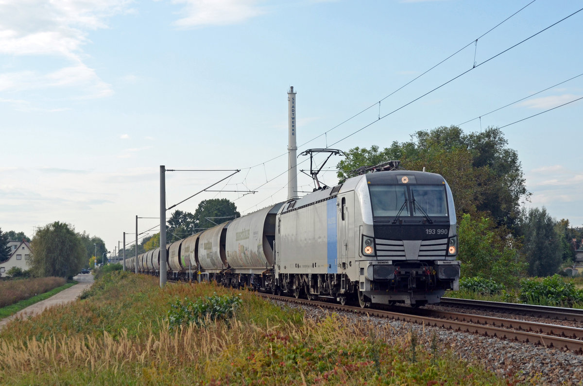 193 990 der Railpool führte am 24.09.20 einen Transcerealzug durch Jeßnitz Richtung Dessau.