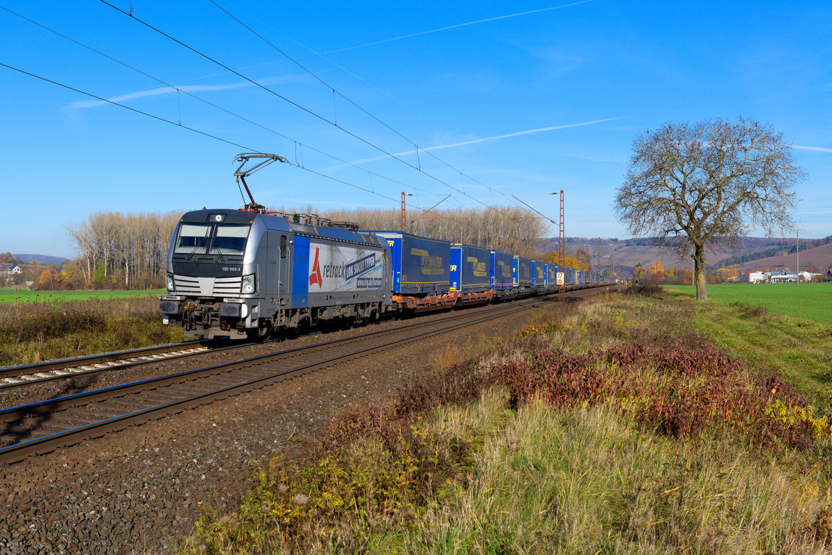 193 993 Railpool/Retrack  Ralph  -  Lok sucht Typen  mit einem LKW-Walter KLV-Zug bei Retzbach-Zellingen Richtung Würzburg, 18.11.2020