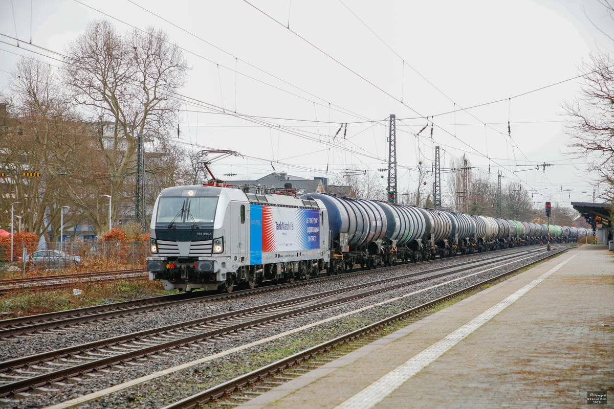 193 994-1  TankMatch Rail  mit Kessel in Hilden, am 18.01.2020.
