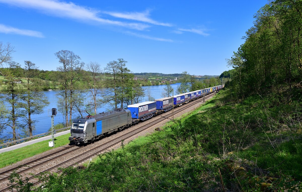 193 995 mit DGS 40670 am 10.05.2021 bei Seestetten.
