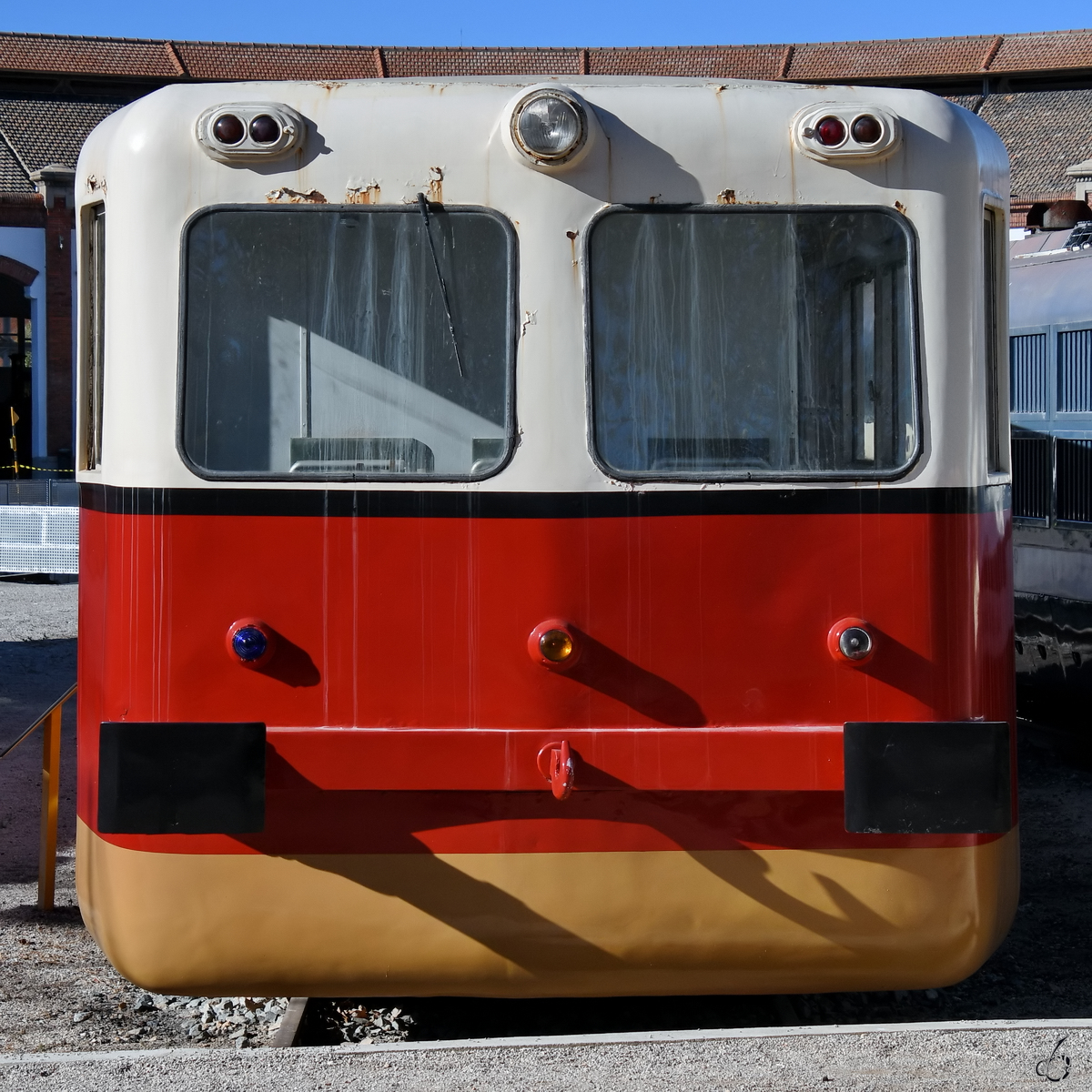 1935 wurde der Dieseltriebwagen Norte i Renfe 9165 (590-165) gebaut. (Vilanova i la Geltrú, November 2022)