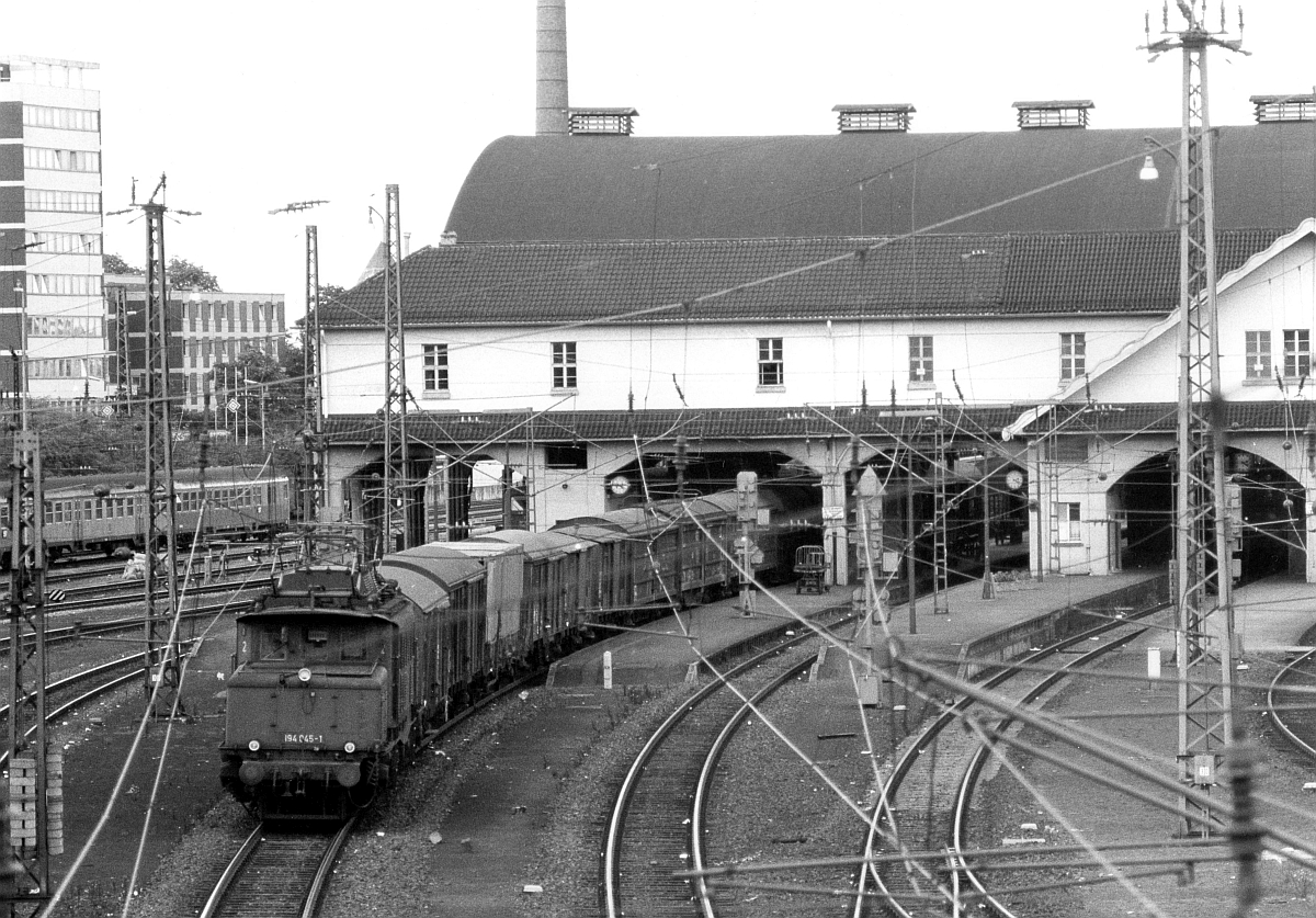 194 045, Darmstadt Hbf, 4.10.1981.